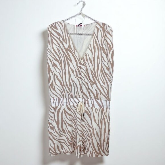 n:philanthropy Royce Romper in Tropical Abstract Taupe - Picture 2 of 5